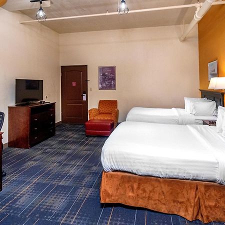 The Suites Hotel At Waterfront Plaza Дулут Экстерьер фото